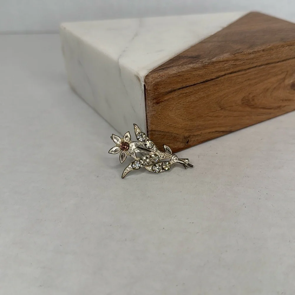 Vintage 1940s rhinestone and Silver Floral Brooch lot B14